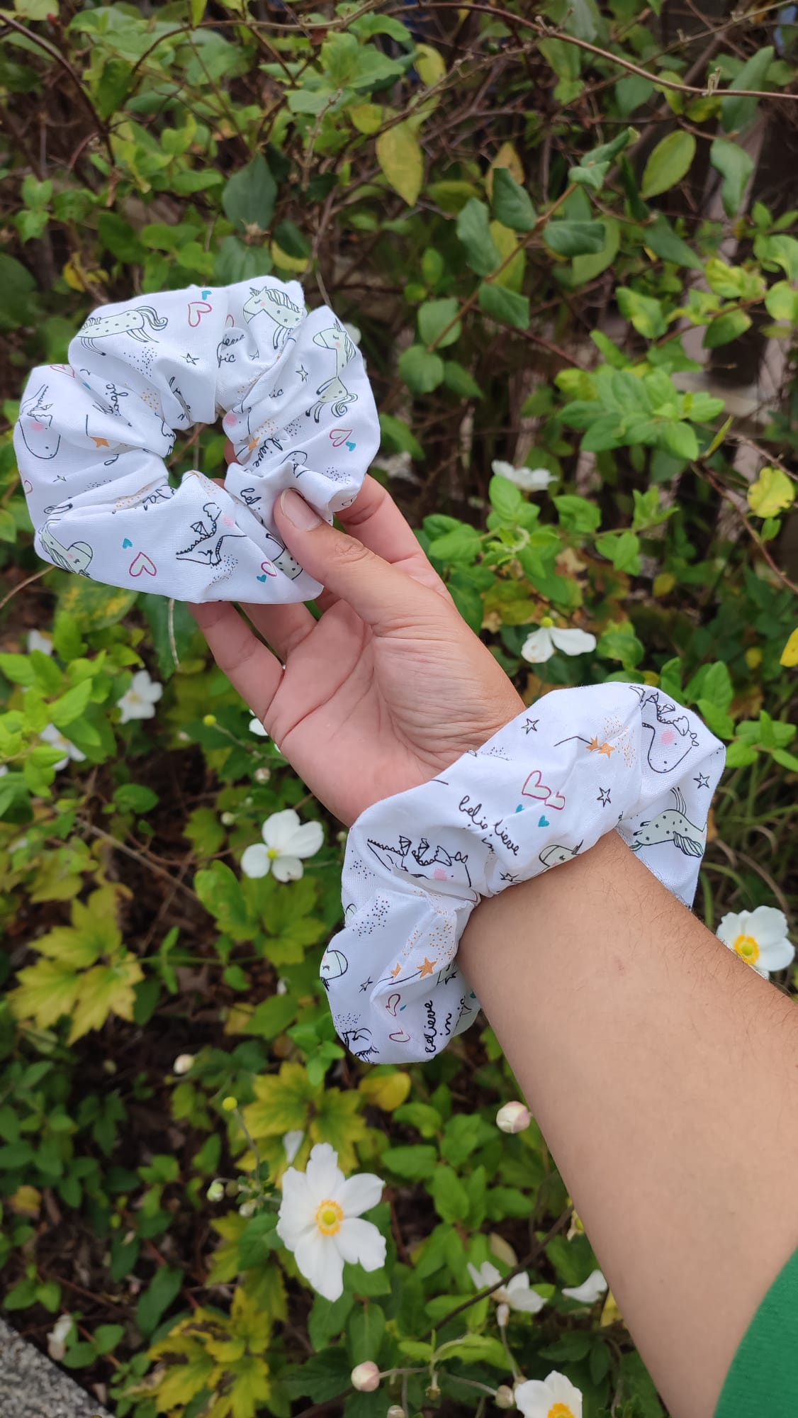 Adopte un chouchou upcyclé. Large gamme d'accessoires pour cheveux. Des Chouchous aux Bandeaux à Cheveux, pour crinière fournie ou chevelure clairsemée