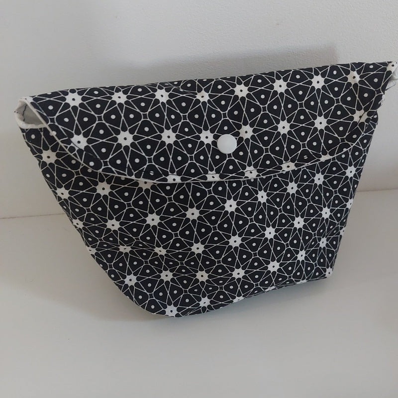 Trousse rangement maquillage pochette accessoire de voyage ou trousse pour les fournitures scolaires et le matériel d'art à zip ou à pression format moyen et nomade facilement