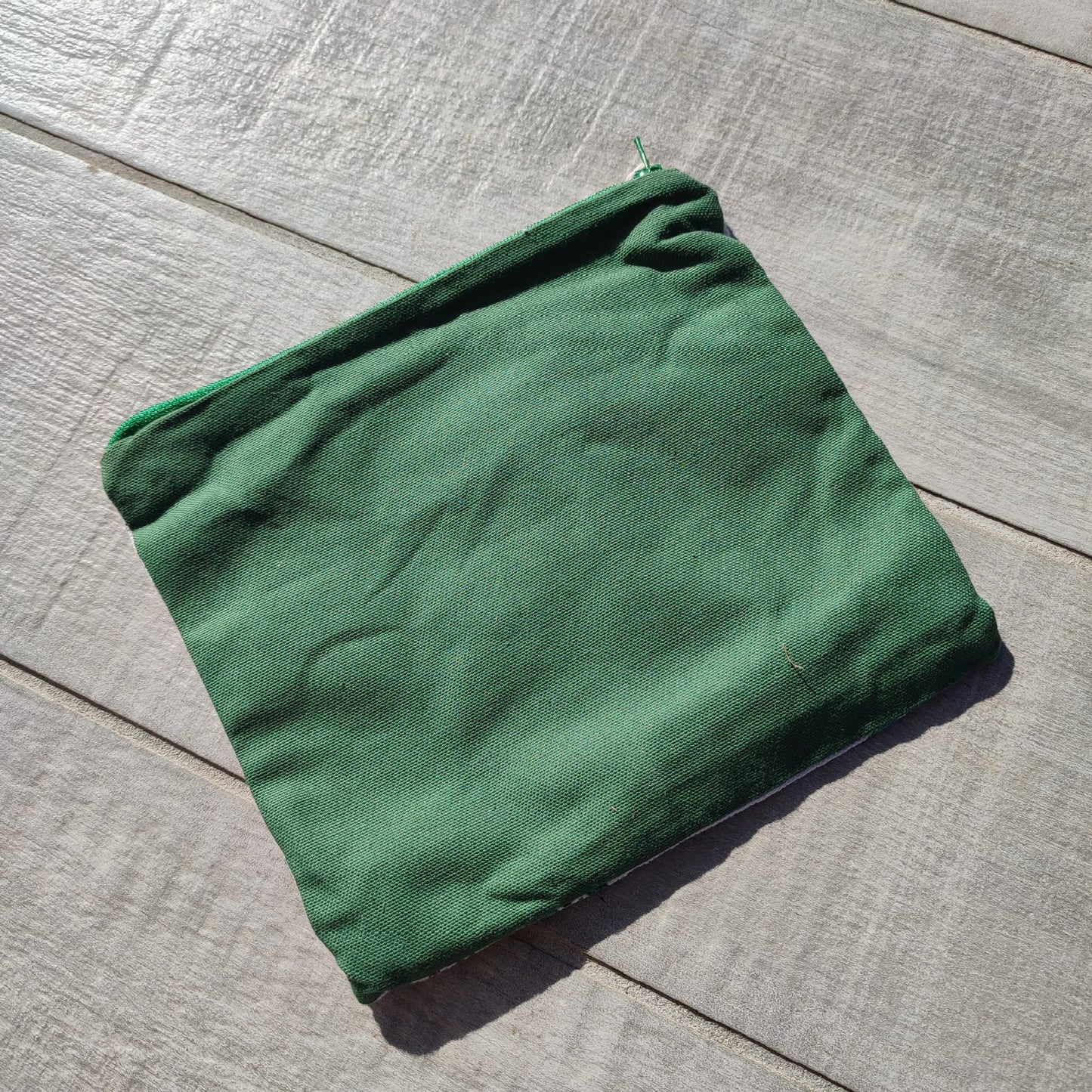 Emmener tous vos indispensables dans votre trousse : pour la toilette, l'école, une retouche beauté, des médicaments etc.