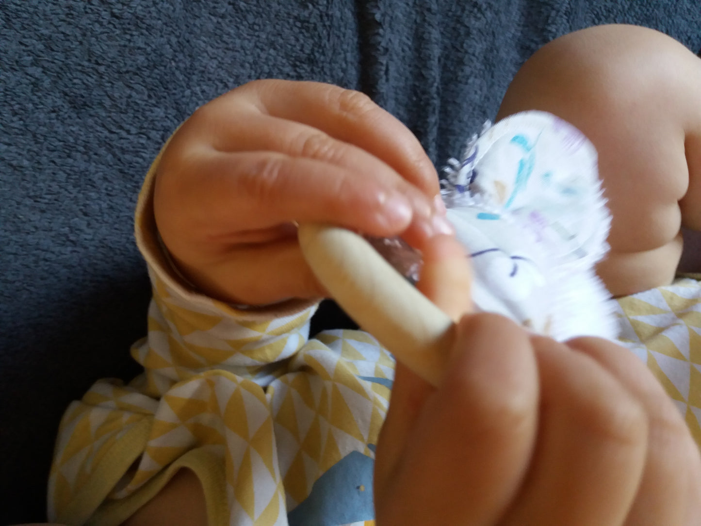 Anneau de dentition pour nourrisson permet de donner l'anneau à votre bébé pour soulager ses poussées dentaires. Est aussi un hochet amusant pour votre tout petit