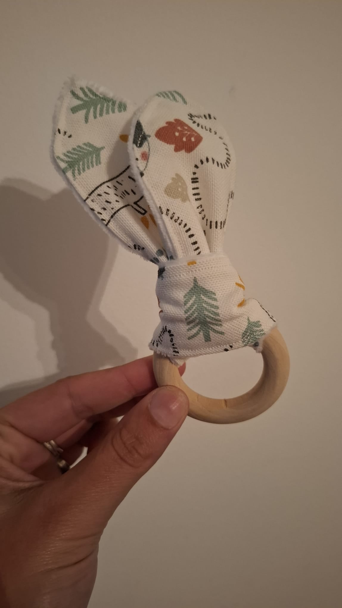 Anneau de dentition pour nourrisson permet de donner l'anneau à votre bébé pour soulager ses poussées dentaires. Est aussi un hochet amusant pour votre tout petit