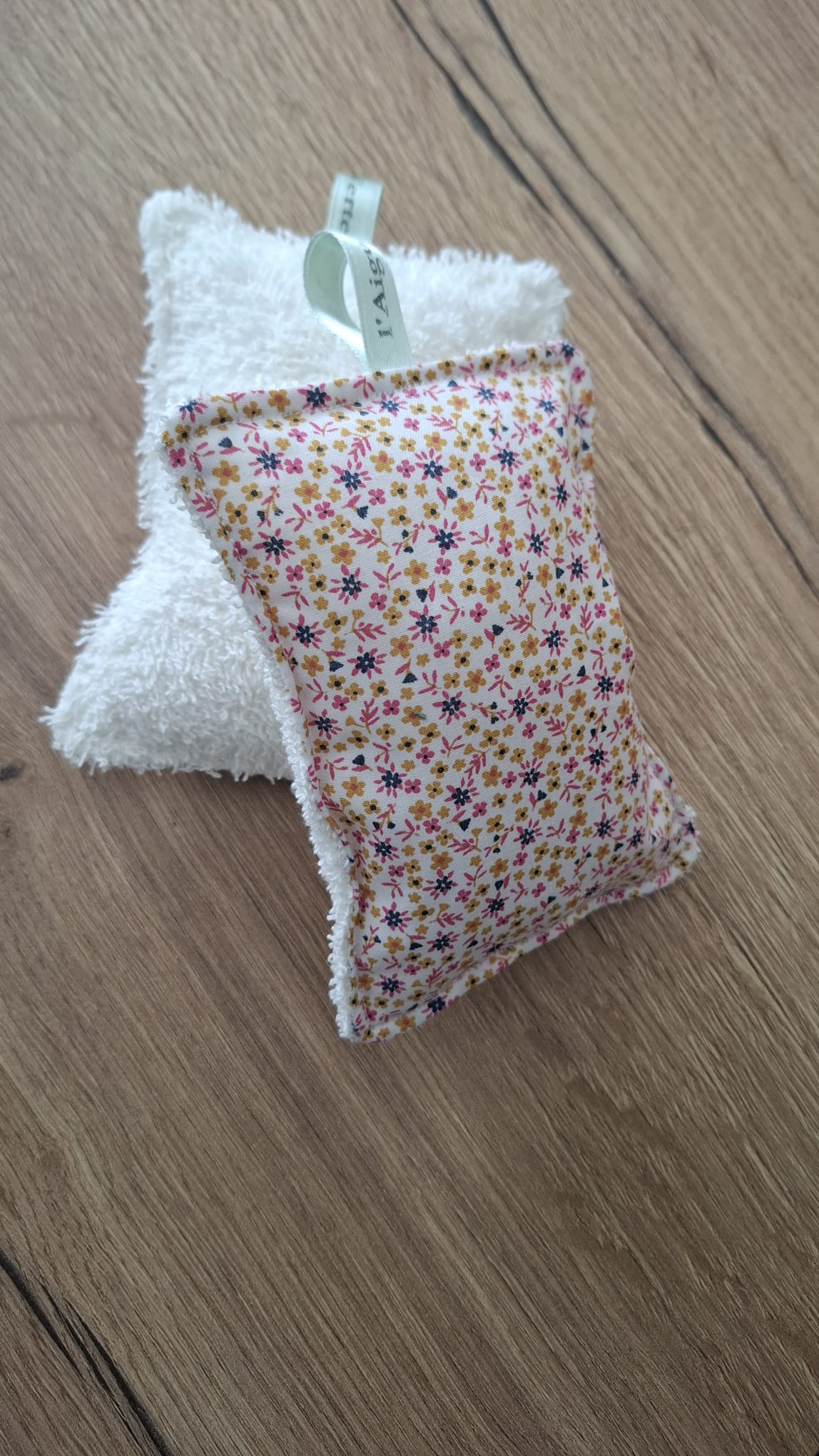 Experte en éponge lavable depuis plus de 4 ans mes éponges lavables sont efficaces qui nettoient sans rayer. Éponge saine, hygiénique et agréable à utiliser.