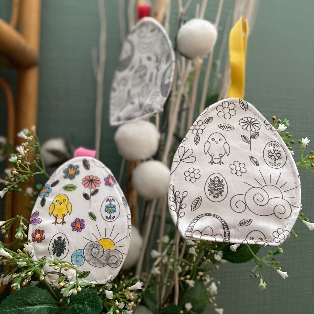 Et si on changeait du chocolat à Pâques ? Offrez à vos enfants des œufs en tissu à colorier : à cacher dans le jardin ou déco