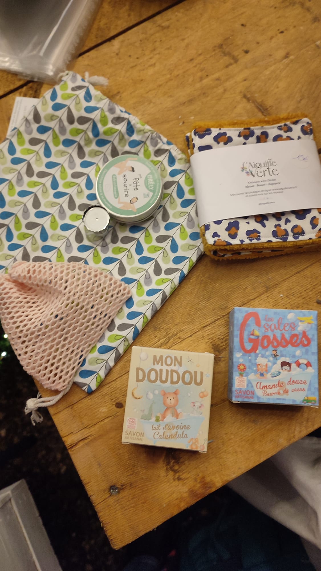 pochette surprise cadeau fête des mères par une créatrice française artisanat fait main zéro déchet français produit bio consigné montant personnalisable