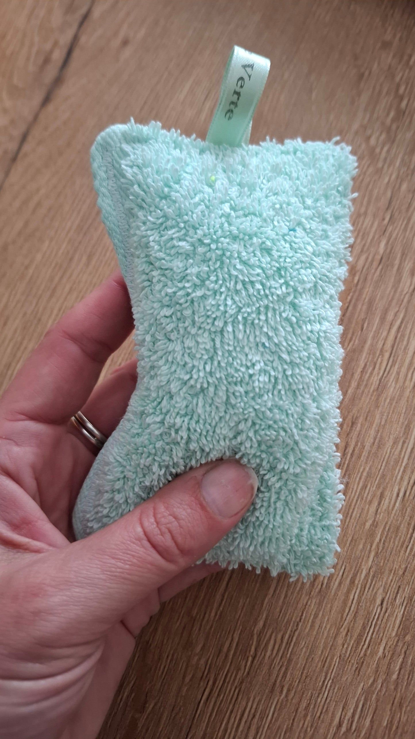 Blanchette, éponge lavable et durable idéale pour faire la vaisselle