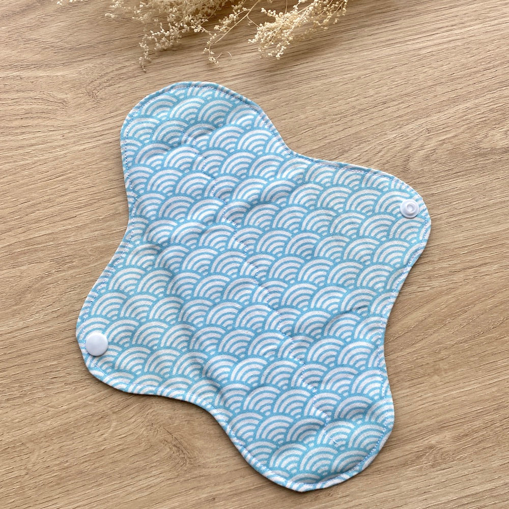 Des serviettes hygiéniques lavables pour vos règles et qui prennent soin de la planète. SHL flux moyen pour plusieurs années