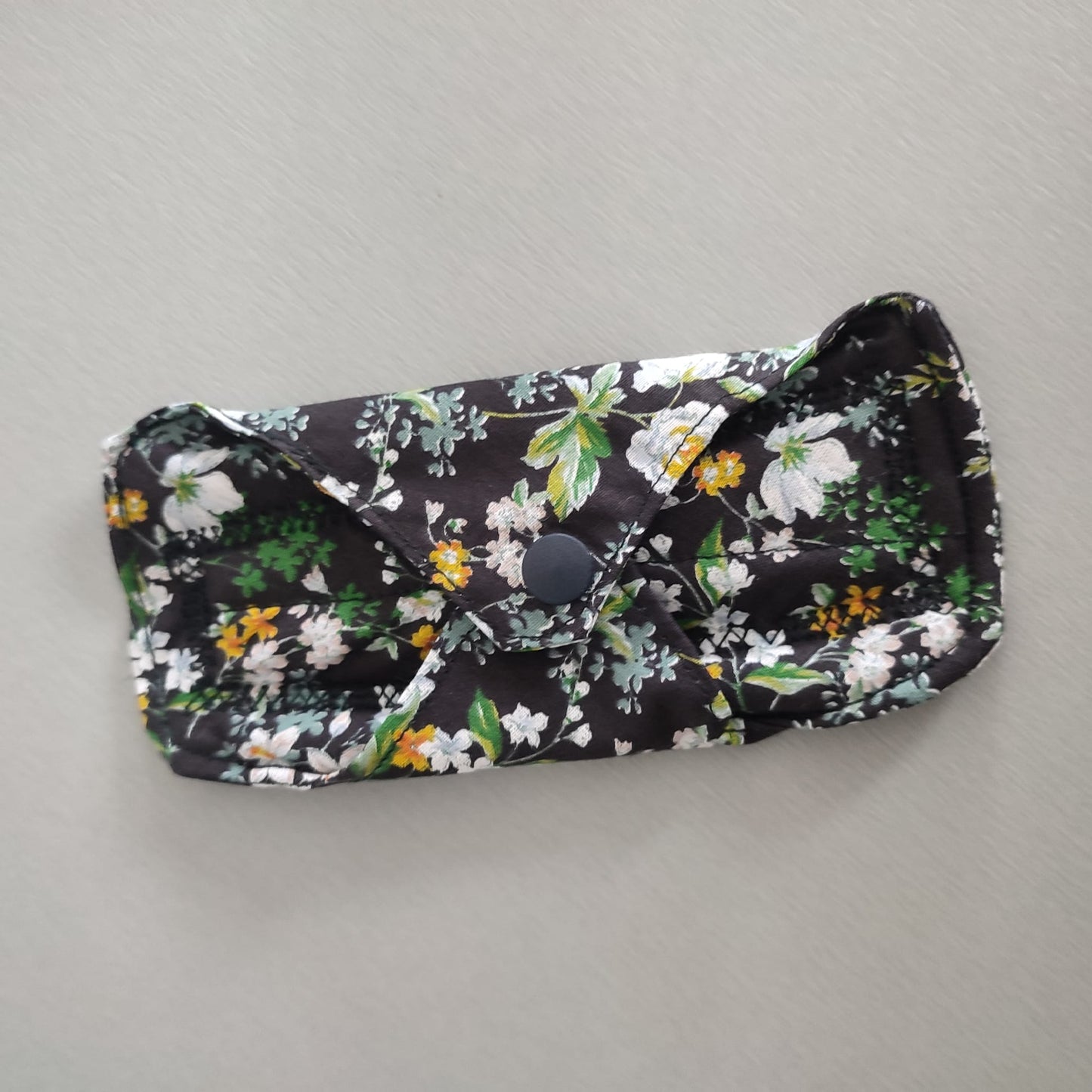 Serviette hygiénique lavable pour des jours de règles sereines et qui prennent soin de la planète. SHL flux abondant pour plusieurs années de tranquillité