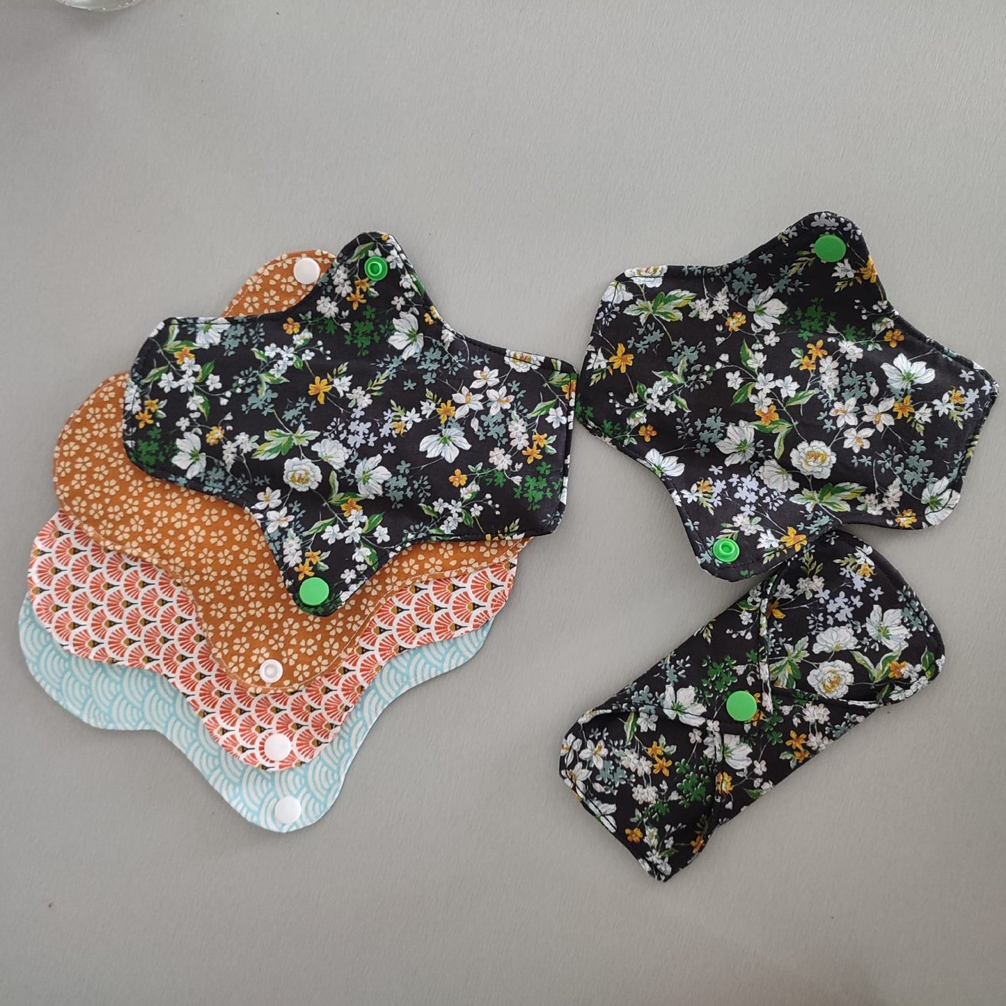 Des serviettes hygiéniques lavables pour vos règles et qui prennent soin de la planète. SHL flux moyen pour plusieurs années