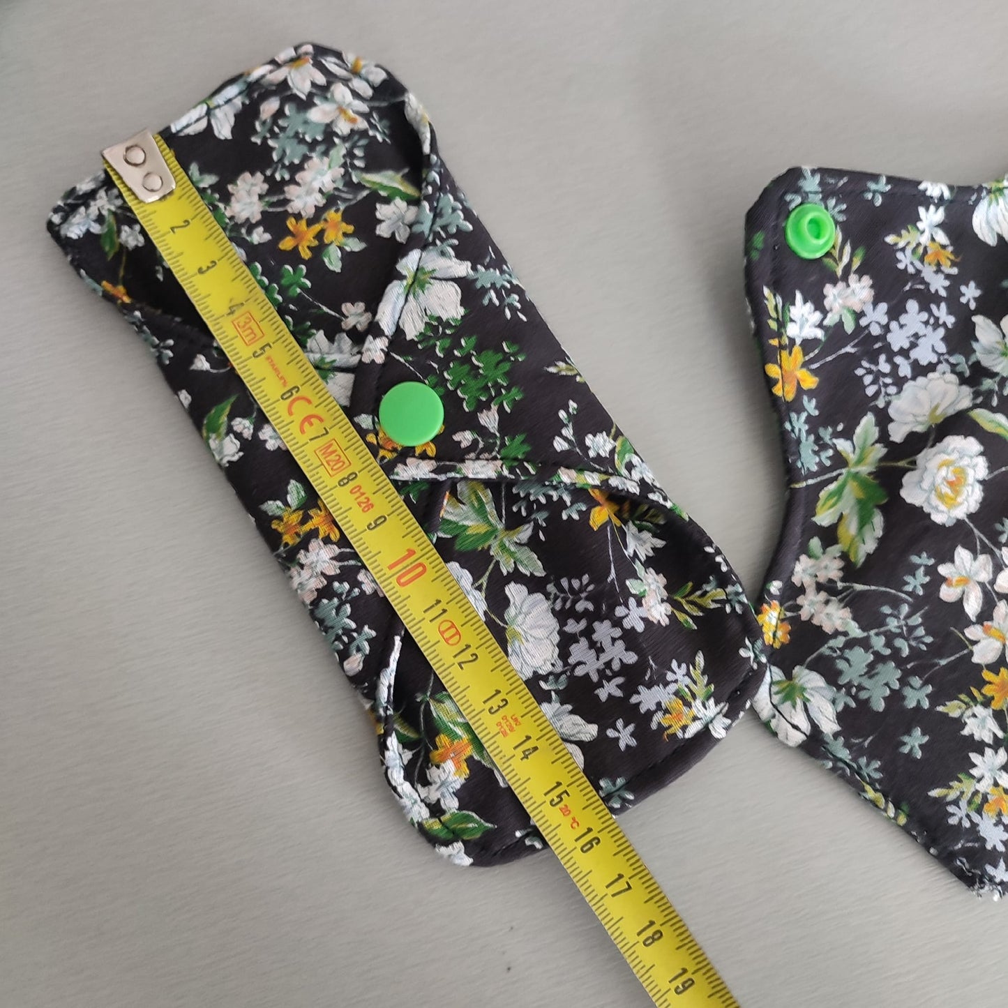Des serviettes hygiéniques lavables pour vos règles et qui prennent soin de la planète. SHL flux moyen pour plusieurs années