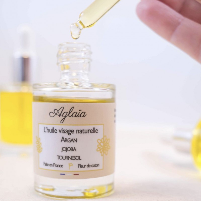 L'huile visage un soin quotidien idéal pour nourrir votre peau au naturel. 3 huiles pour une routine beauté simple et efficace.