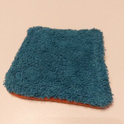 Lingette démaquillante lavable en coton démaquillant réutilisable. Des carrés démaquillants doux, écologiques et réutilisables.