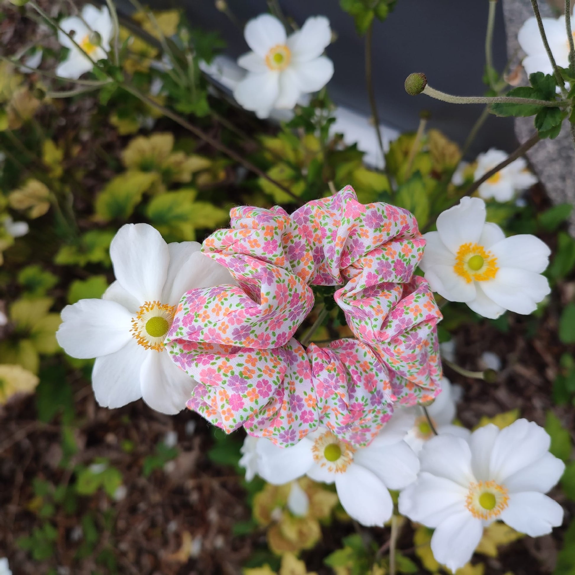 Adopte un chouchou upcyclé. Large gamme d'accessoires pour cheveux. Des Chouchous aux Bandeaux à Cheveux, pour crinière fournie ou chevelure clairsemée