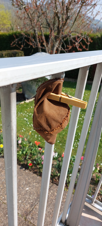 Limitez les déchets avec un filtre à café en tissu 100 % coton lavable et réutilisable. Ce filtre laisse passer le liquide tout en retenant le marc de café