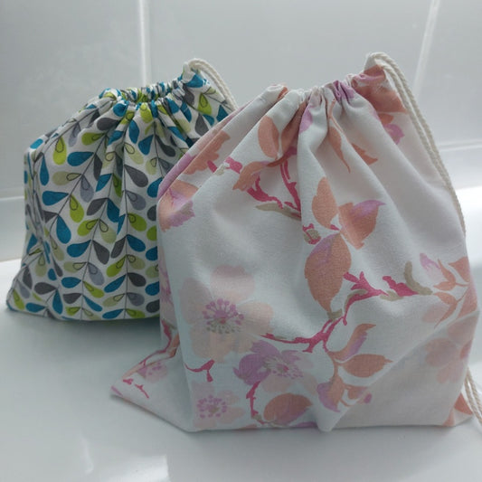 Sac cadeau réutilisable / pochon cadeau réutilisable noël anniversaire alternative au furoshiki en tissu car plus facile à simplement nouer