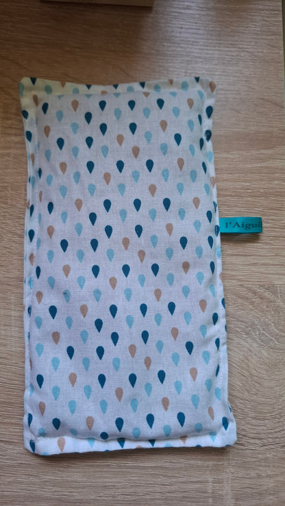 Bouillotte sèche pour se réchauffer, soulager les douleurs de règles, les douleurs lombaire, remède torticolis et les petits bobos des enfants. Made in Normandie avec des graines de lin