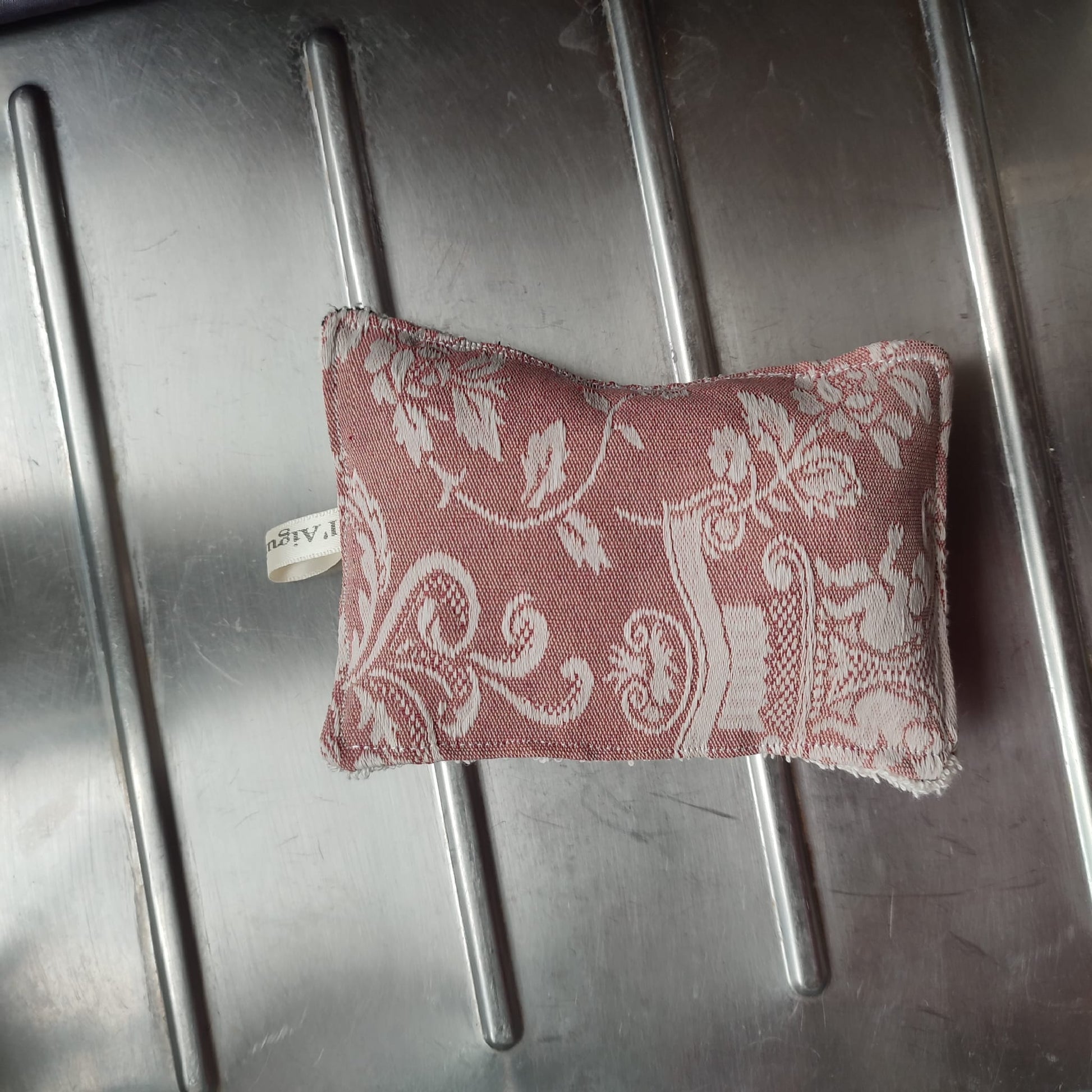 Experte en éponge lavable depuis plus de 4 ans mes éponges lavables sont efficaces qui nettoient sans rayer. Éponge saine, hygiénique et agréable à utiliser. 