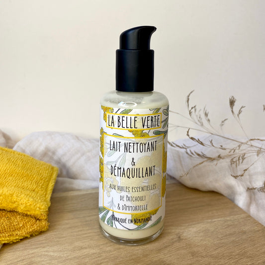 Doux et efficace, le lait démaquillant est le soin incontournable pour nettoyer et purifié votre visage d'un geste simple