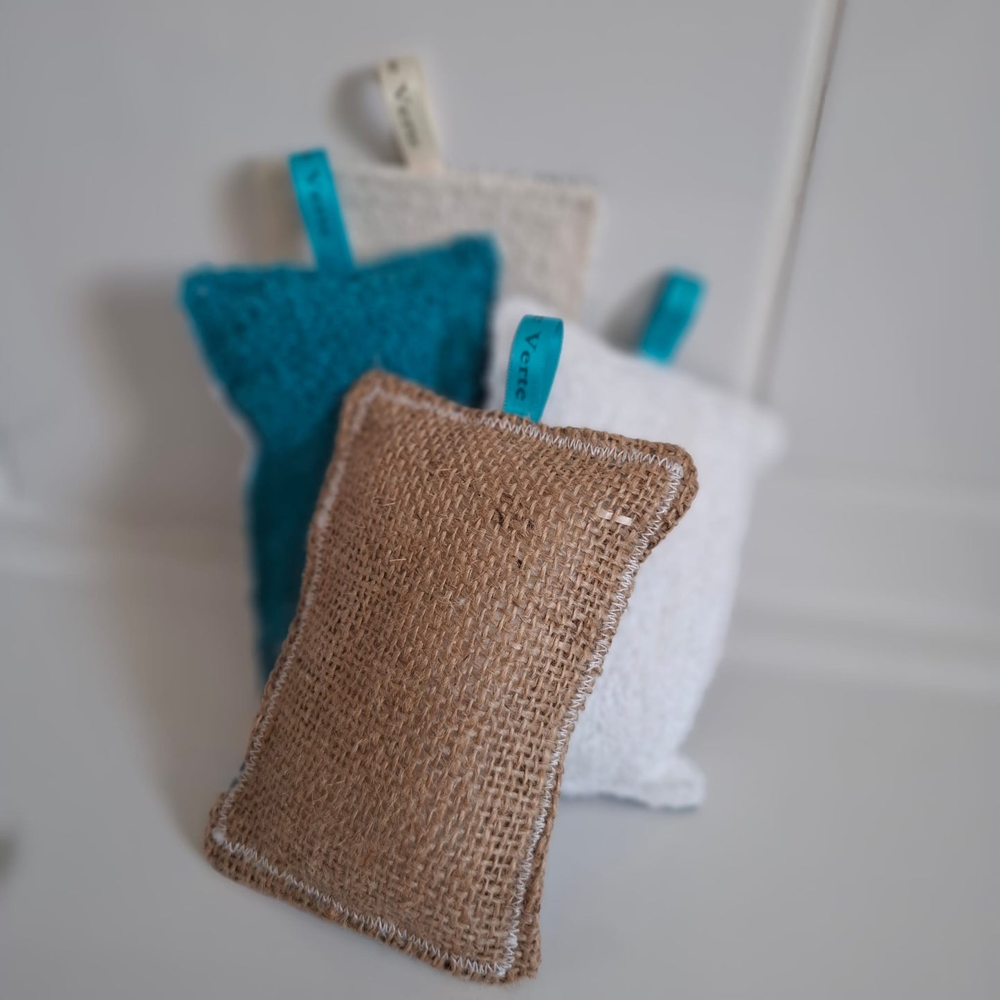 Pack 4 éponges lavables zéro déchet Gratounette Doucette Blanchette Platounette - coton upcyclé sans microfibre fabriqué en France - l'Aiguille Verte