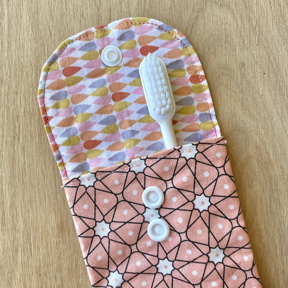 L'étui à brosse à dents pour emporter votre brosse à dents en week-end sans mouiller votre trousse de toilette.