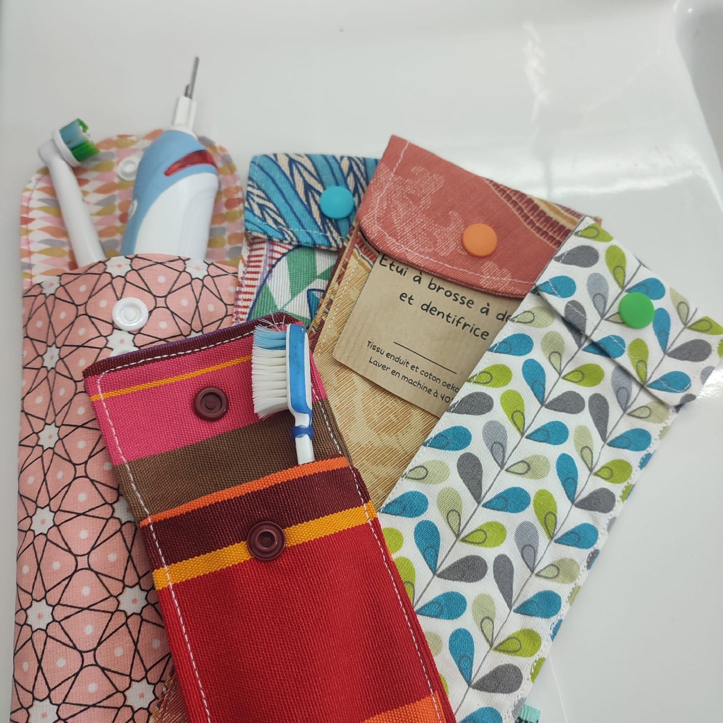 L'étui à brosse à dents pour emporter votre brosse à dents en week-end sans mouiller votre trousse de toilette.