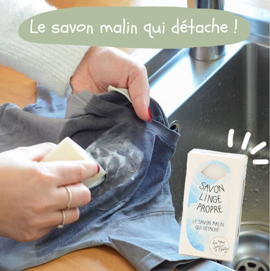 Savon détachant naturel et efficace formule végétale et bio peut être utilisé sur tous les textiles comme la soie ou la laine.