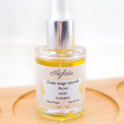 L'huile visage un soin quotidien idéal pour nourrir votre peau au naturel. 3 huiles pour une routine beauté simple et efficace.