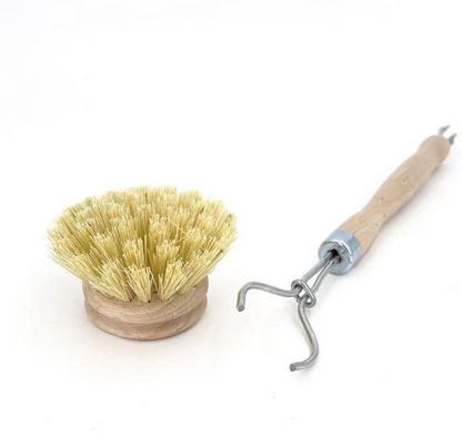 Tête de brosse à vaisselle écologique, pour changer de brosses sans changer le reste. La recharge se met directement sur le manche de la brosse vaisselle en bois.